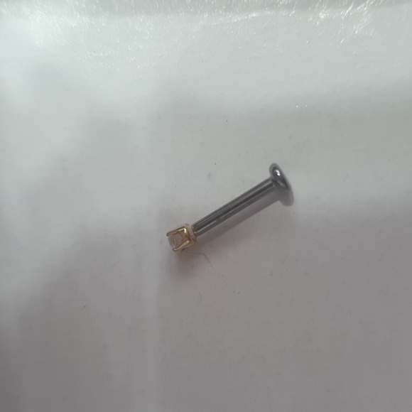 BN Nose Ring 18k gold with prong set Swarovski Zirconia - Picture 5 of 9